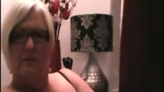 Mature BBW dildoes on camera