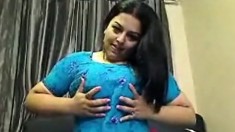 Sexy indian babe on webcam toys her pussy on livecam