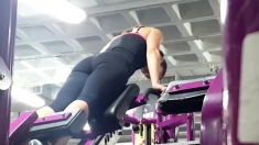 Candid Ass & Cleavage - Gym Girl Bent Over In Tights