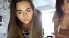 2 nenas por webcam